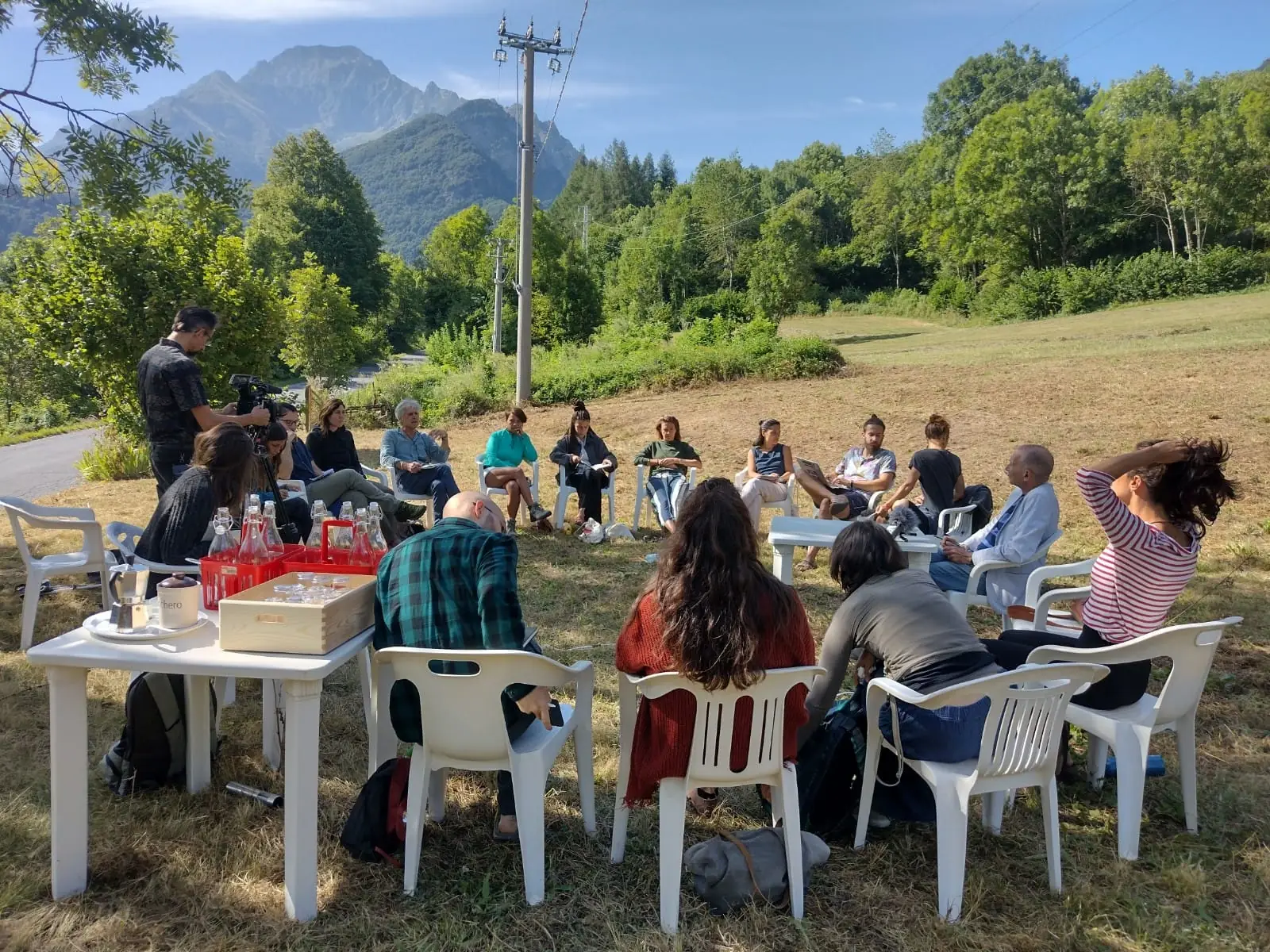 Gruppo di discussione durante i seminari estivi 2023 ad Entracque.